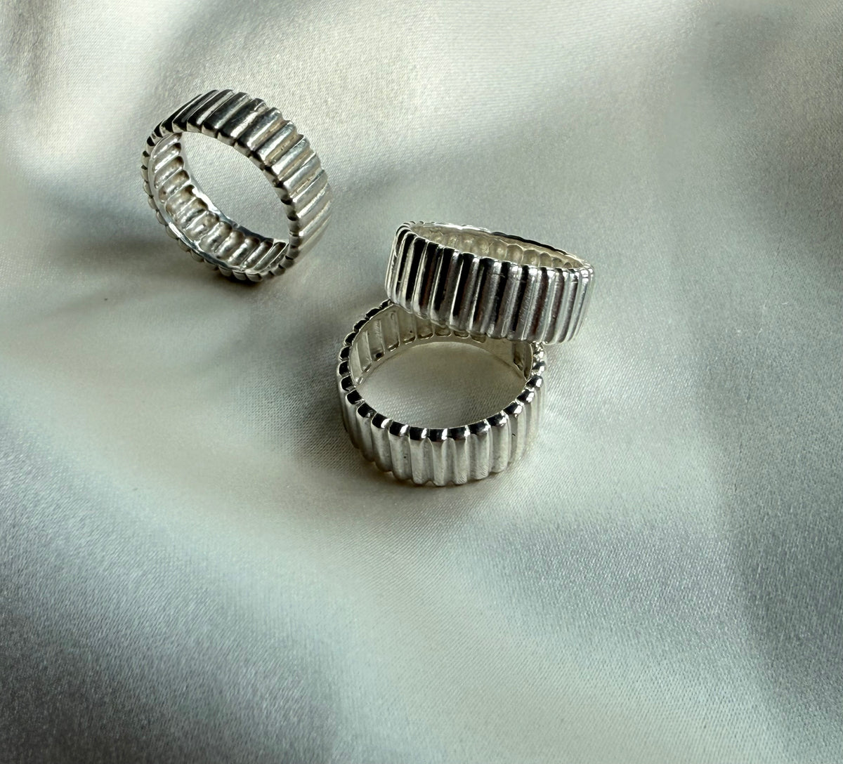 Sogno Ribbed Ring