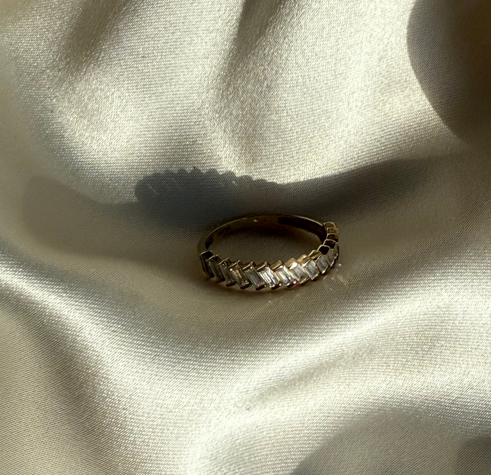 Luce Crystal Ring