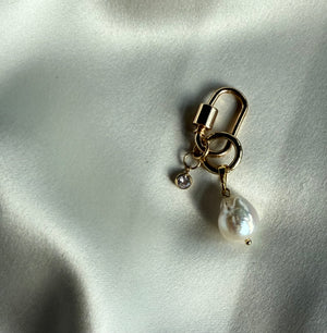 Perla Bikini Charm