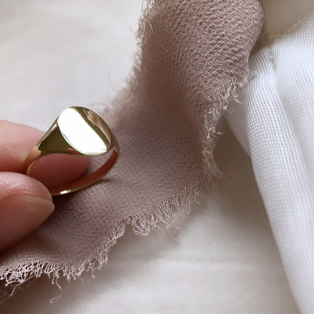chunky gold signet ring