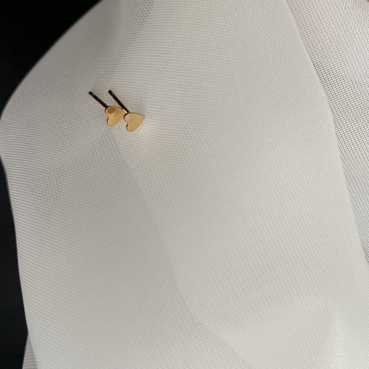 gold heart stud earrings 